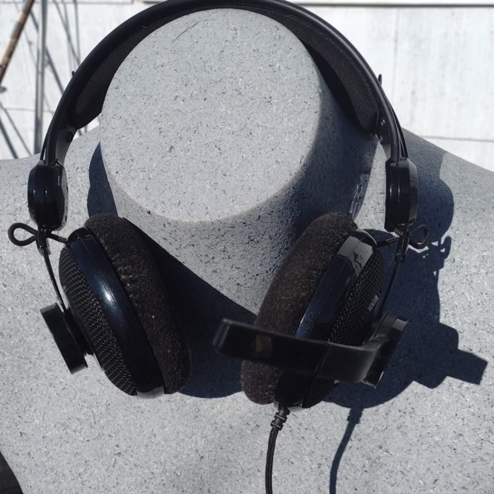 Razor Black Over-Ear  NWOTGaming Headphones